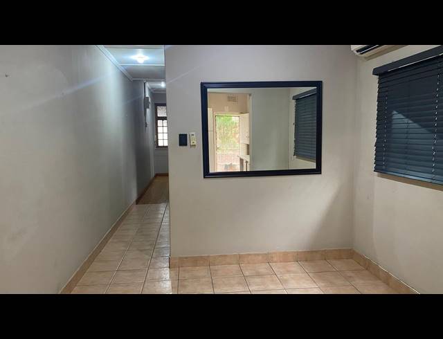 2.5 BEDROOM FLAT TO LET IN ESSENWOOD